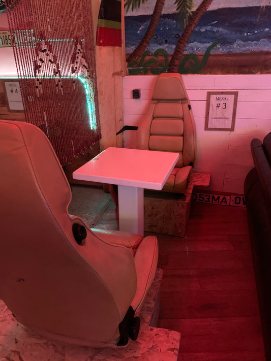 MESA # 3( 2 A 4 PAX )