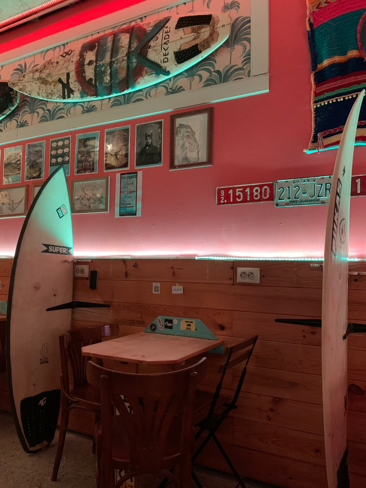 MESA # 5( 2 A 4 PAX )