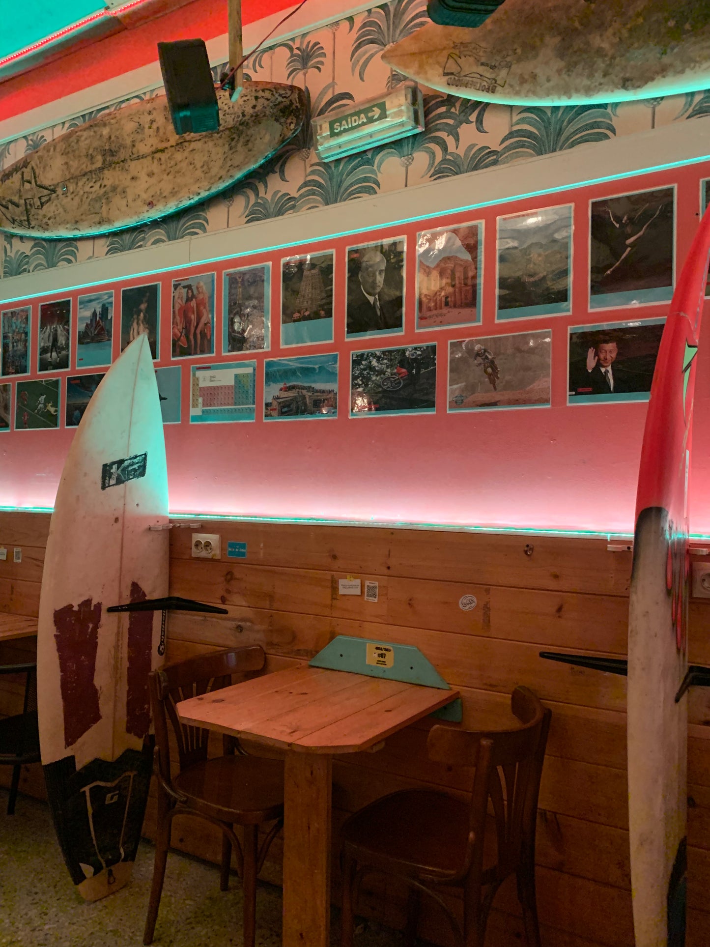 MESA # 7( 2 A 4 PAX )