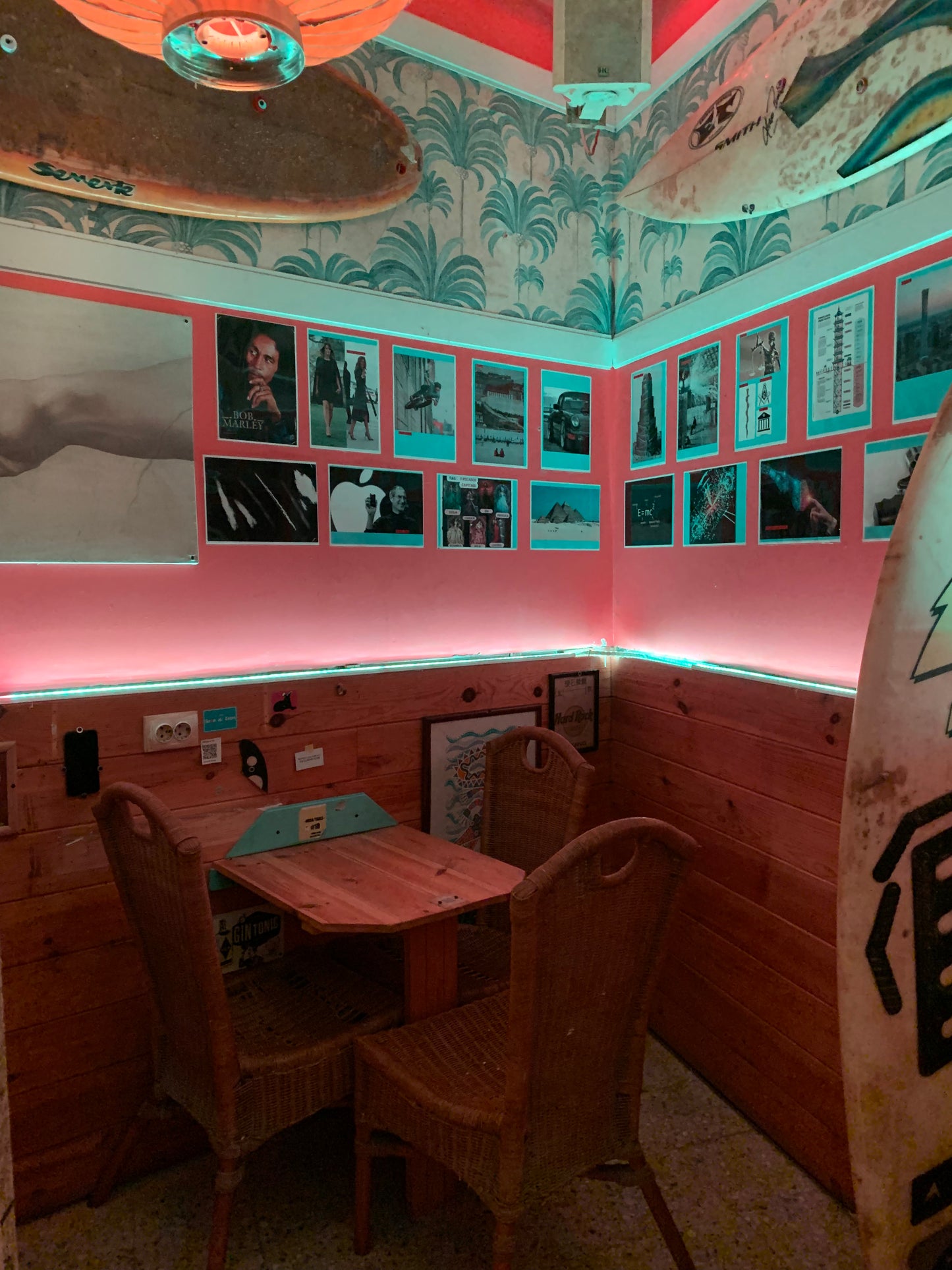 MESA # 10( 2 A 4 PAX )