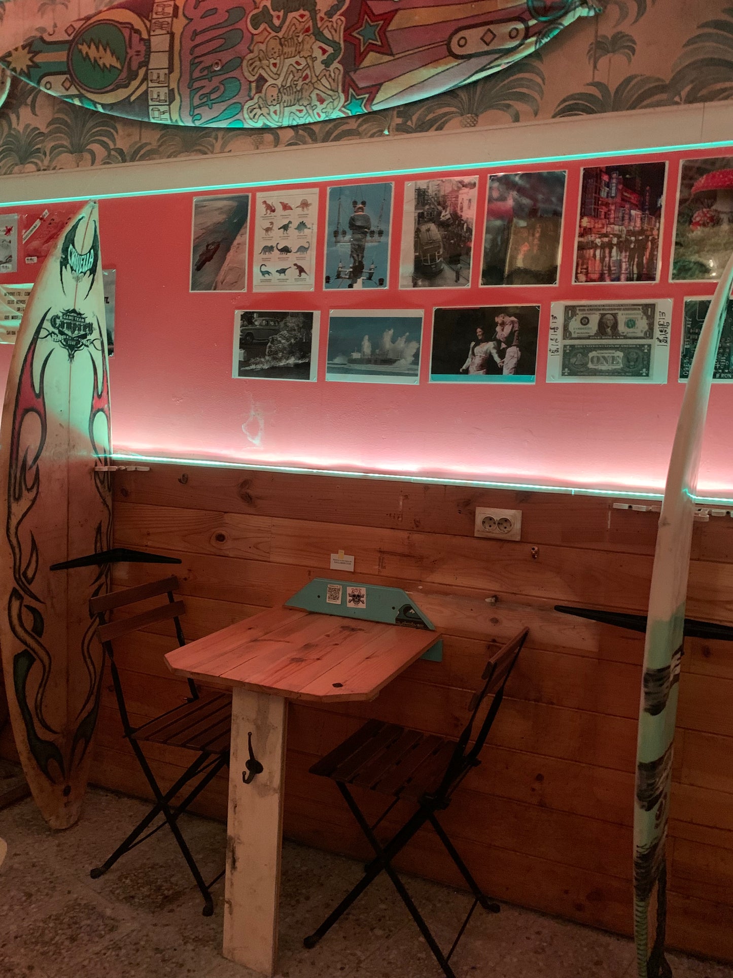 MESA # 16 ( 2 A 4 PAX )